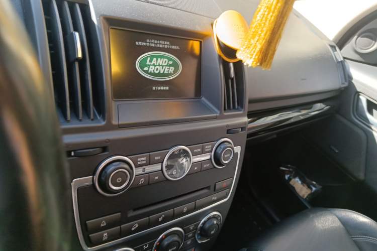 Used Land Rover Freelander 2 2014 2.0T Si4 HSE Gasoline Edition Audio And AC Panel