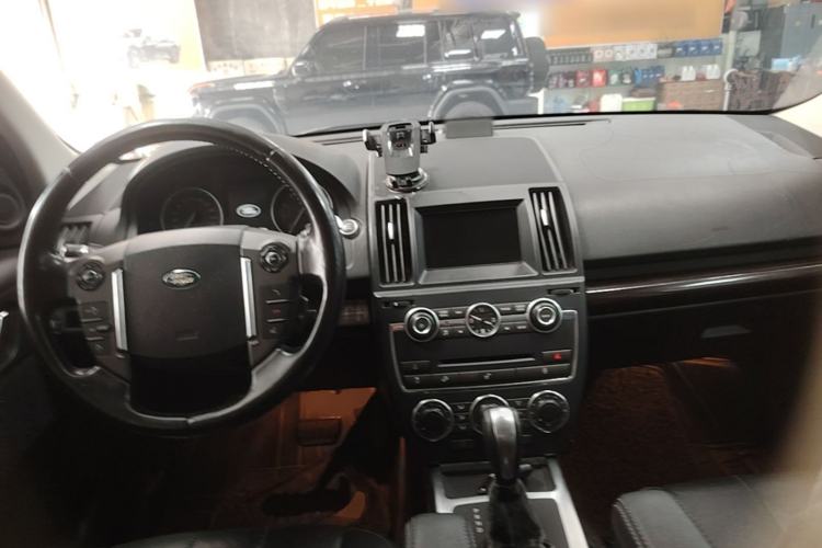 Used Land Rover Freelander 2 2014 2.0T Si4 SE Gasoline Version Center Console