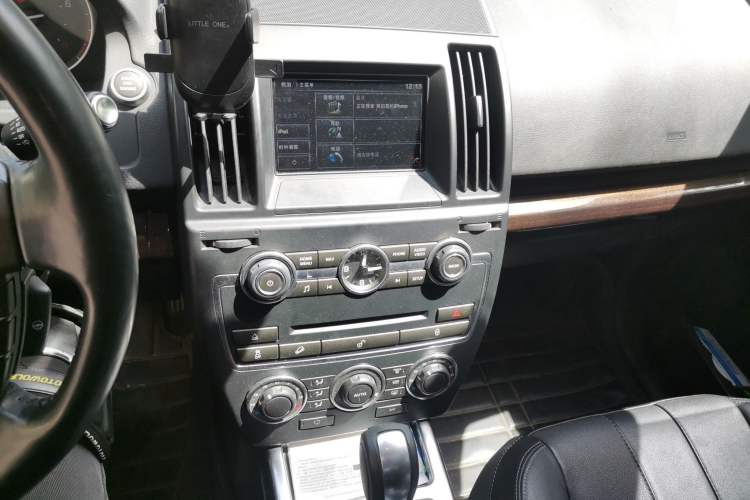 Used Land Rover Freelander 2 2014 2.0T Si4 SE Gasoline Version Audio And AC Panel