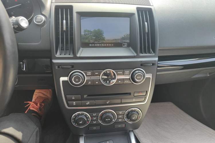 Used Land Rover Freelander 2 2014 2.0T Si4 HSE Gasoline Edition Audio And AC Panel