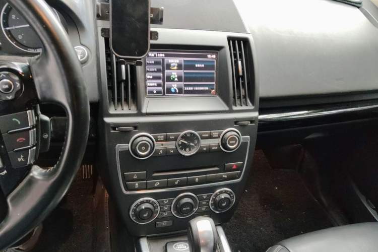 Used Land Rover Freelander 2 2014 2.0T Si4 HSE Gasoline Edition Audio And AC Panel