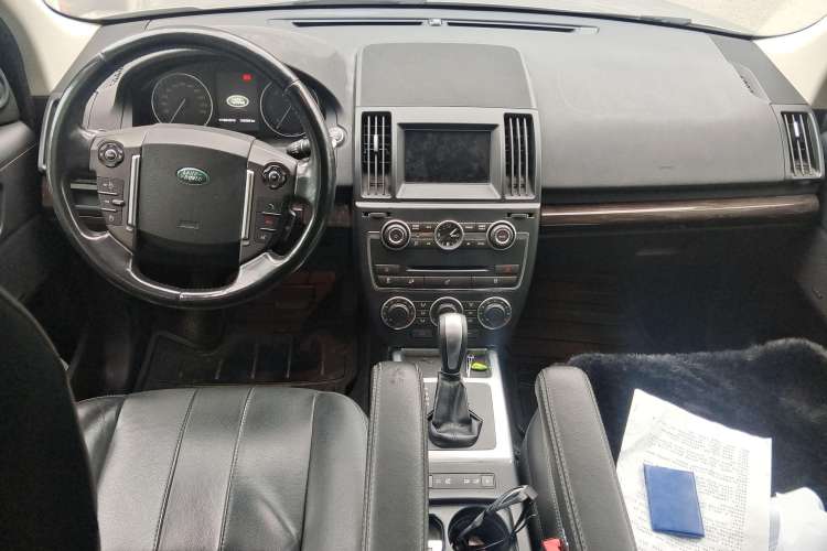 Used Land Rover Freelander 2 2014 2.2T SD4 SE Diesel Edition Center Console