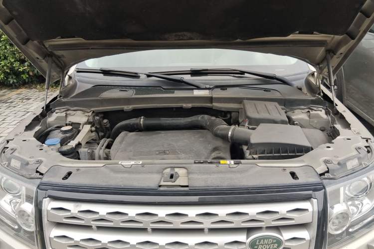 Used Land Rover Freelander 2 2014 2.2T SD4 SE Diesel Edition Engine Bay