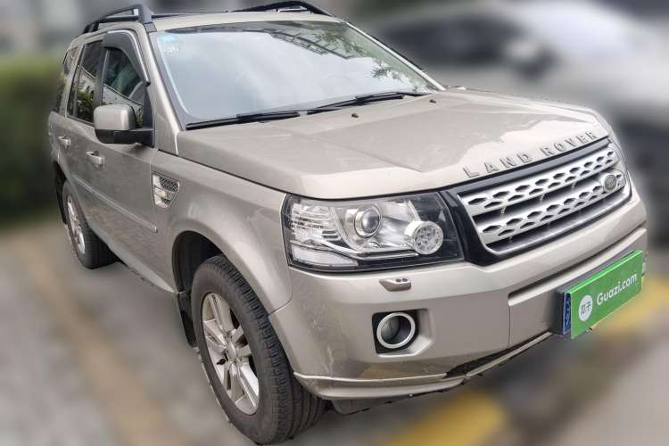 Used Land Rover Freelander 2 2014 2.2T SD4 SE Diesel Edition Front Right 45 Deg