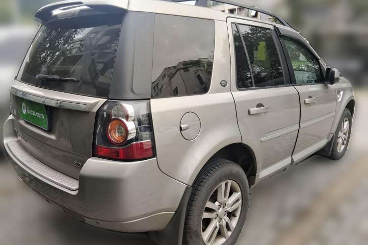 Used Land Rover Freelander 2 2014 2.2T SD4 SE Diesel Edition Rear Right 45 Deg