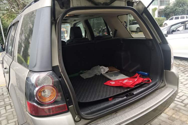 Used Land Rover Freelander 2 2014 2.2T SD4 SE Diesel Edition Trunk