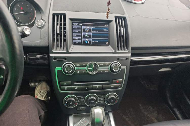 Used Land Rover Freelander 2 2014 2.0T Si4 HSE Gasoline Edition Audio And AC Panel