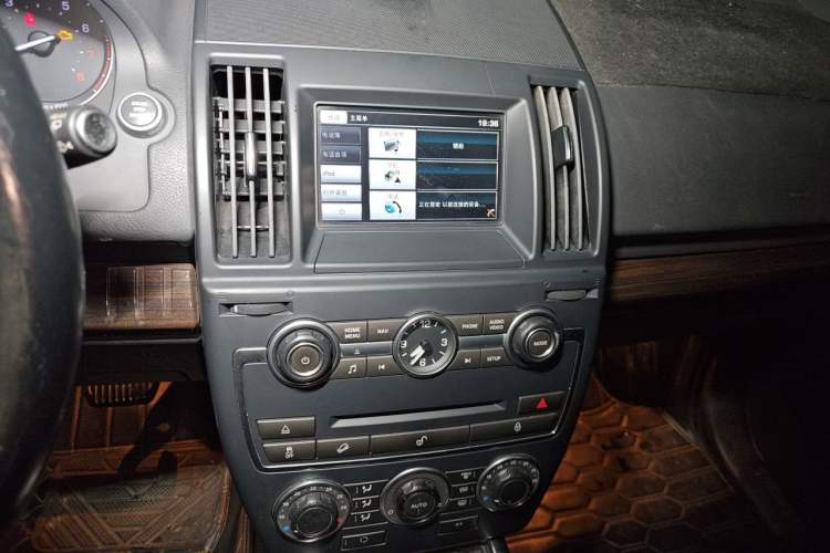 Used Land Rover Freelander 2 2014 2.0T Si4 SE Gasoline Version Audio And AC Panel