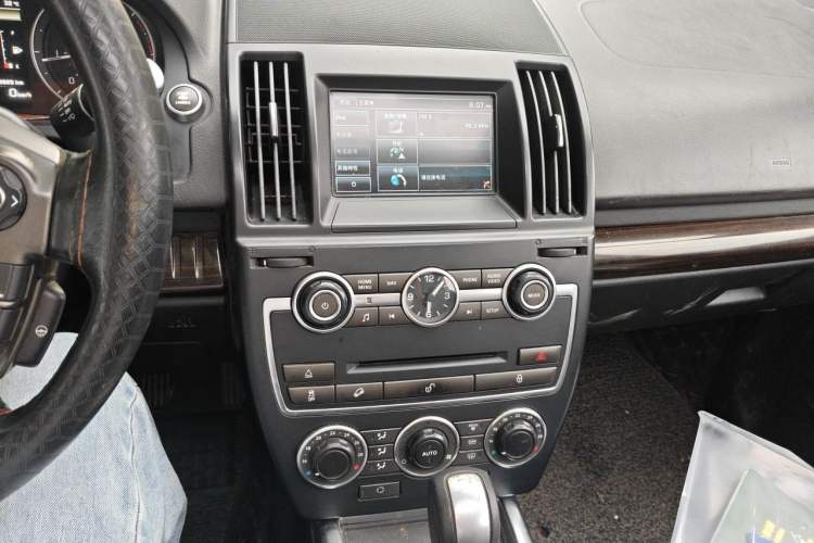 Used Land Rover Freelander 2 2014 2.2T SD4 SE Diesel Edition Audio And AC Panel