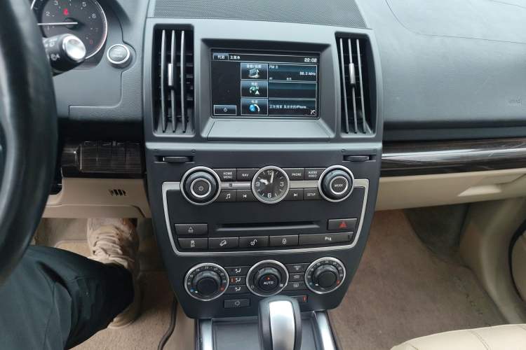 Used Land Rover Freelander 2 2014 2.0T Si4 SE Gasoline Version Audio And AC Panel