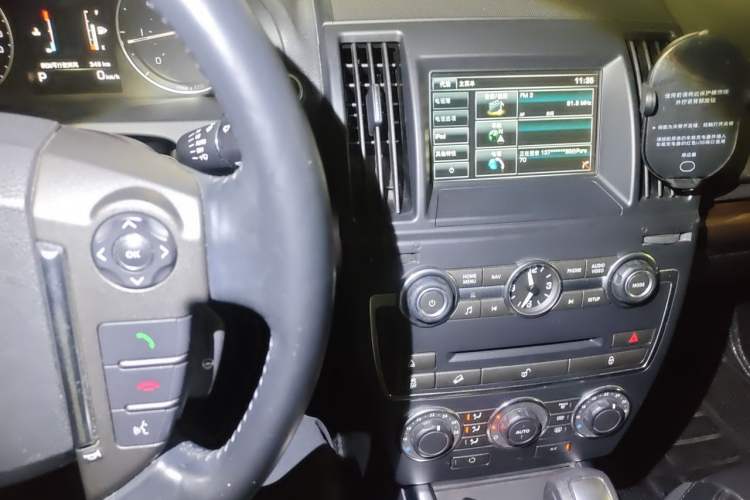 Used Land Rover Freelander 2 2014 2.2T SD4 SE Diesel Edition Audio And AC Panel