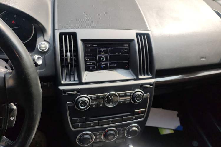 Used Land Rover Freelander 2 2014 2.2T SD4 SE Diesel Edition Audio And AC Panel