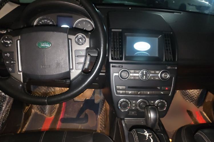 Used Land Rover Freelander 2 2014 2.2T SD4 SE Diesel Edition Center Console