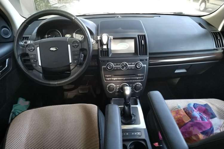 Used Land Rover Freelander 2 2014 2.0T Si4 SE Gasoline Version Center Console