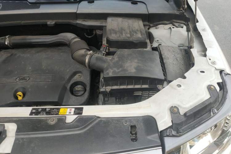 Used Land Rover Freelander 2 2014 2.2T SD4 S Diesel Version Engine Bay Left