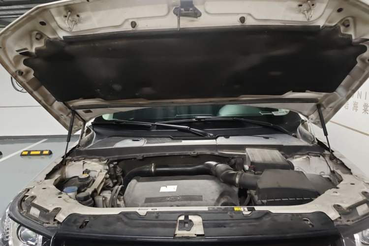 Used Land Rover Freelander 2 2014 2.2T SD4 SE Diesel Edition Engine Bay