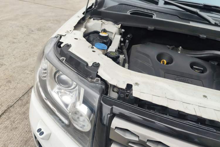 Used Land Rover Freelander 2 2014 2.0T Si4 SE Gasoline Version Engine Bay Right