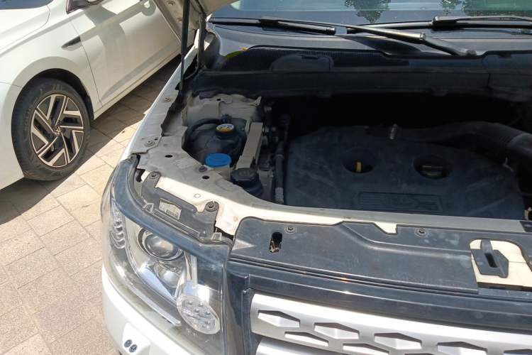 Used Land Rover Freelander 2 2014 2.0T Si4 SE Gasoline Version Engine Bay Right