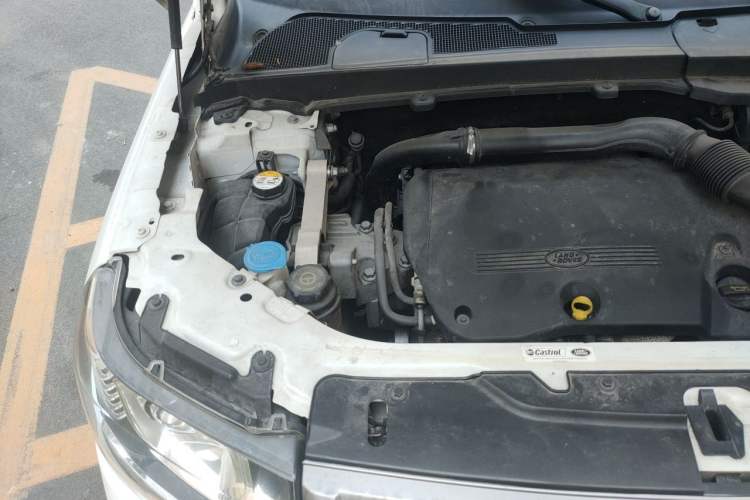 Used Land Rover Freelander 2 2014 2.2T SD4 S Diesel Version Engine Bay Right