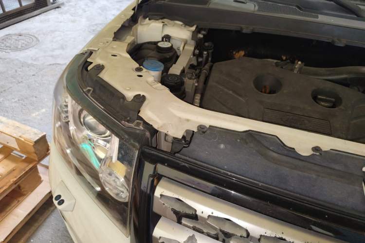 Used Land Rover Freelander 2 2014 2.0T Si4 SE Gasoline Version Engine Bay Right