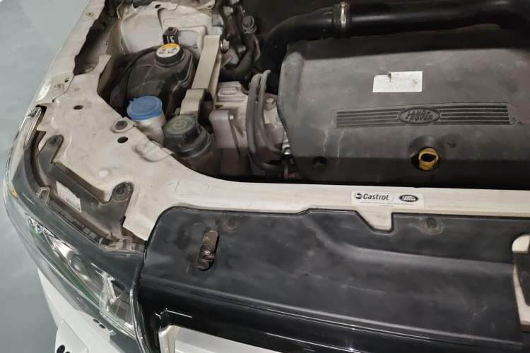 Used Land Rover Freelander 2 2014 2.2T SD4 SE Diesel Edition Engine Bay Right