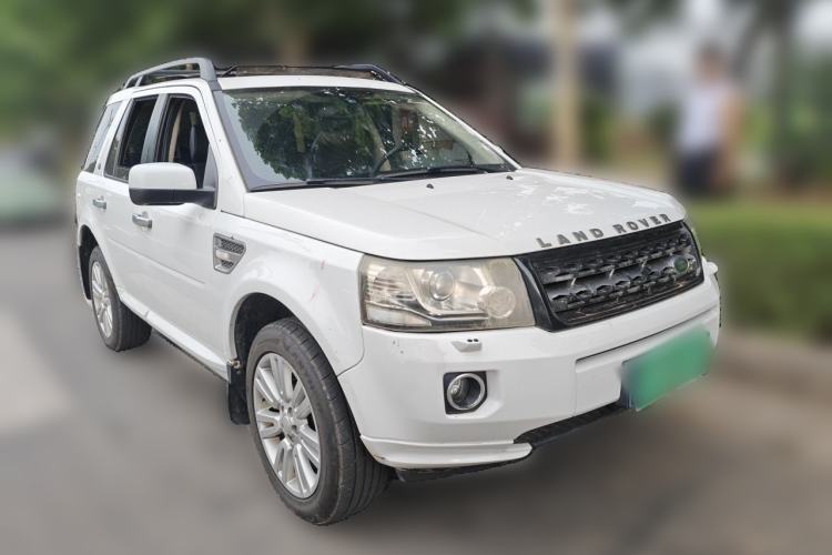Used Land Rover Freelander 2 2014 2.2T SD4 SE Diesel Edition Front Right 45 Deg