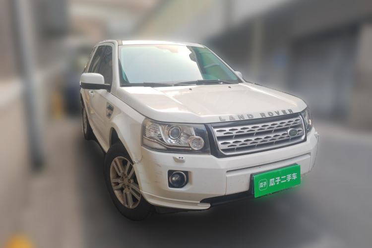 Used Land Rover Freelander 2 2014 2.2T SD4 SE Diesel Edition Front Right 45 Deg