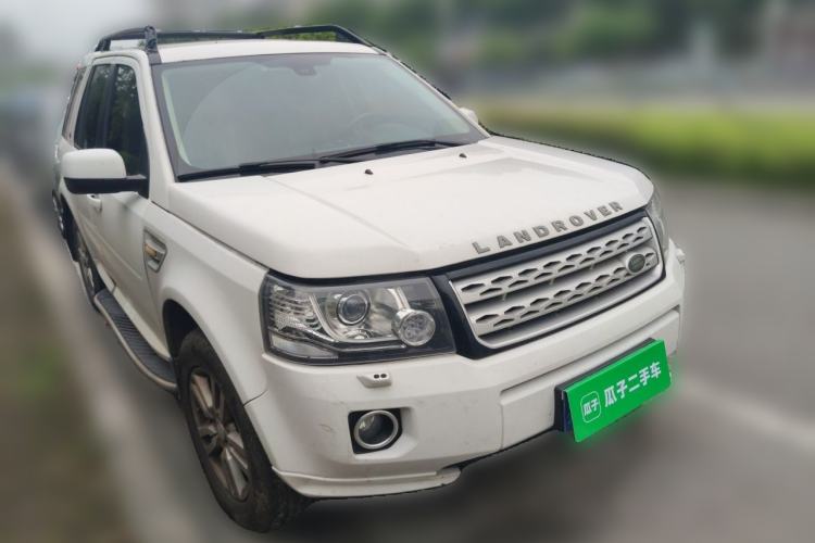 Used Land Rover Freelander 2 2014 2.2T SD4 SE Diesel Edition Front Right 45 Deg