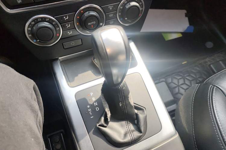 Used Land Rover Freelander 2 2014 2.2T SD4 SE Diesel Edition Gear Lever