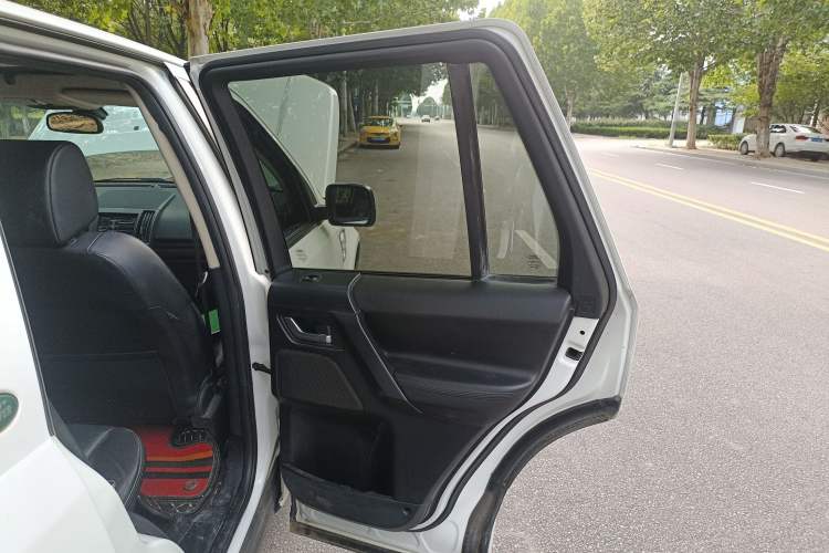 Used Land Rover Freelander 2 2014 2.2T SD4 SE Diesel Edition Interior 6