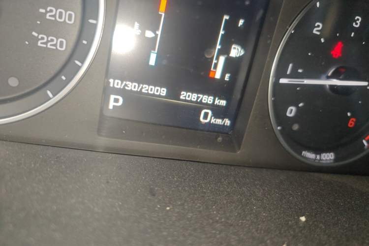 Used Land Rover Freelander 2 2014 2.2T SD4 SE Diesel Edition Odometer Close Up