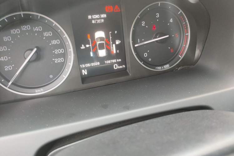 Used Land Rover Freelander 2 2014 2.2T SD4 S Diesel Version Odometer Close Up