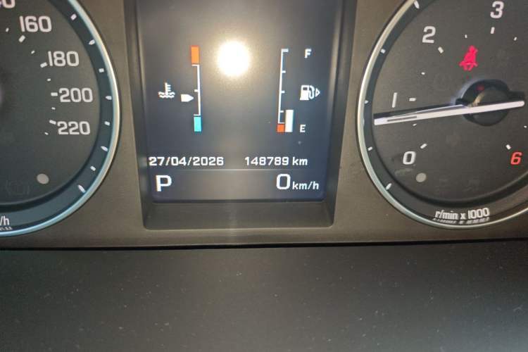 Used Land Rover Freelander 2 2014 2.2T SD4 SE Diesel Edition Odometer Close Up