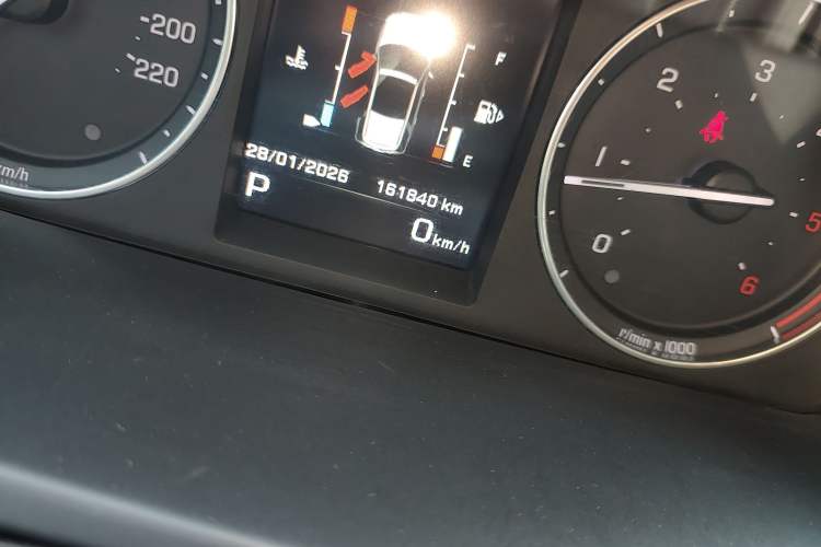 Used Land Rover Freelander 2 2014 2.2T SD4 SE Diesel Edition Odometer Close Up