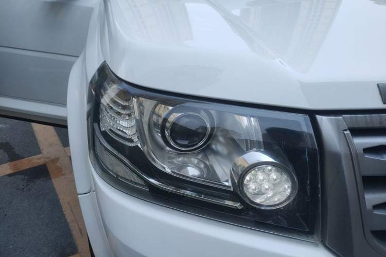 Used Land Rover Freelander 2 2014 2.2T SD4 S Diesel Version Right Front Headlight