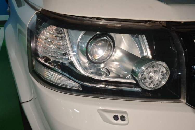 Used Land Rover Freelander 2 2014 2.0T Si4 HSE Gasoline Edition Right Front Headlight