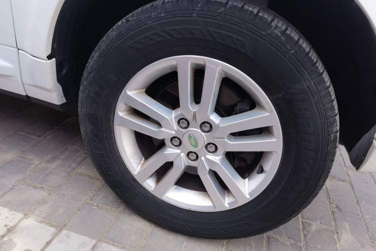 Used Land Rover Freelander 2 2014 2.0T Si4 SE Gasoline Version Right Front Wheel Hub