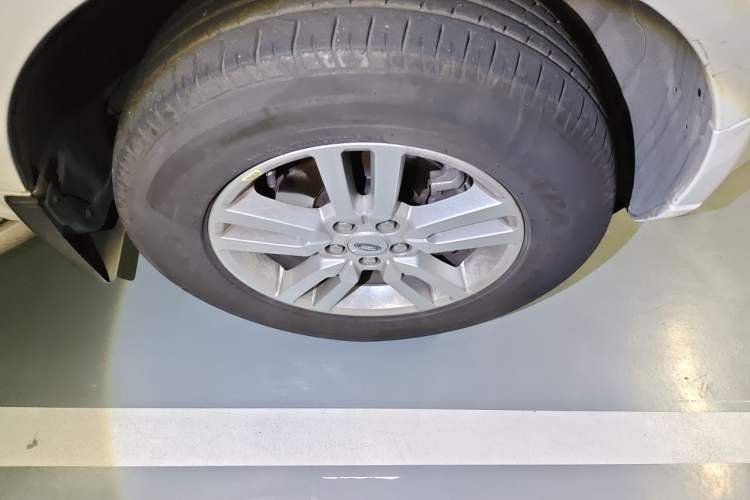 Used Land Rover Freelander 2 2014 2.2T SD4 SE Diesel Edition Right Front Wheel Hub