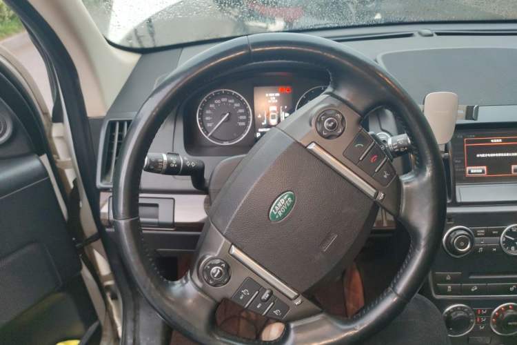 Used Land Rover Freelander 2 2014 2.2T SD4 SE Diesel Edition Steering Wheel