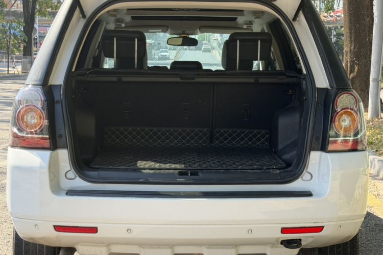 Used Land Rover Freelander 2 2014 2.2T SD4 SE Diesel Edition Trunk