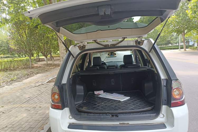 Used Land Rover Freelander 2 2014 2.2T SD4 SE Diesel Edition Trunk
