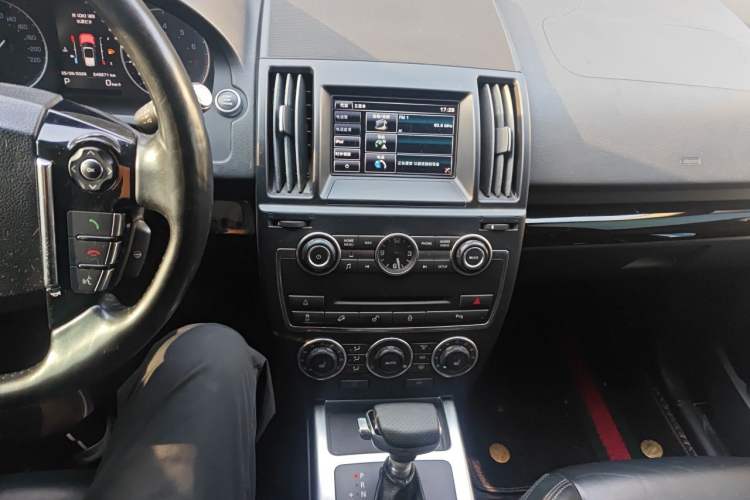 Used Land Rover Freelander 2 2015 2.0T Si4 HSE Luxury Collector's Edition Audio And AC Panel