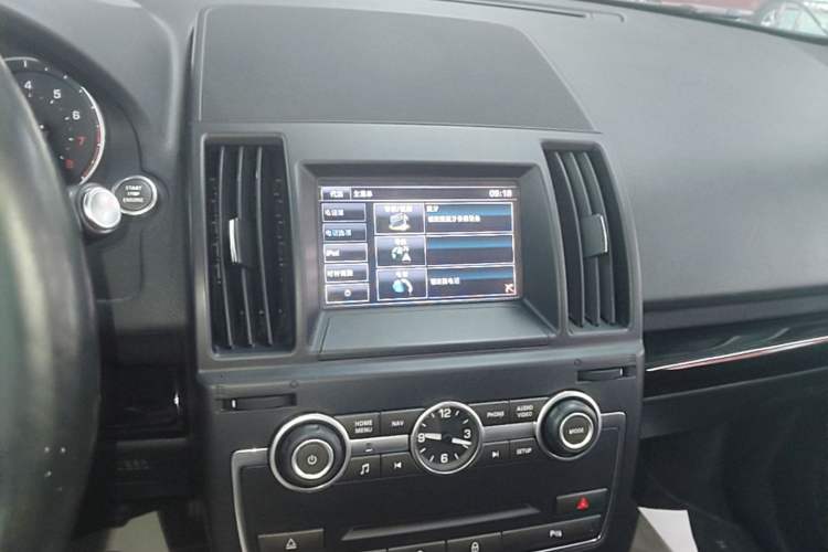 Used Land Rover Freelander 2 2015 2.0T Si4 HSE Luxury Collector's Edition Audio And AC Panel
