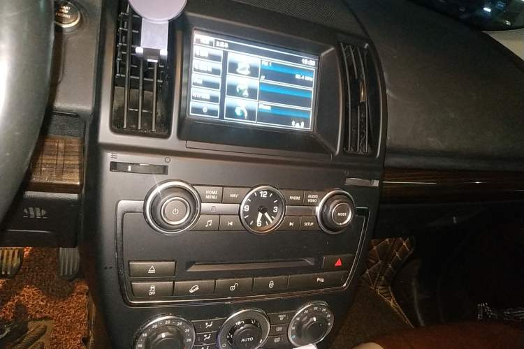 Used Land Rover Freelander 2 2015 2.0T Si4 XS Collection Edition Audio And AC Panel