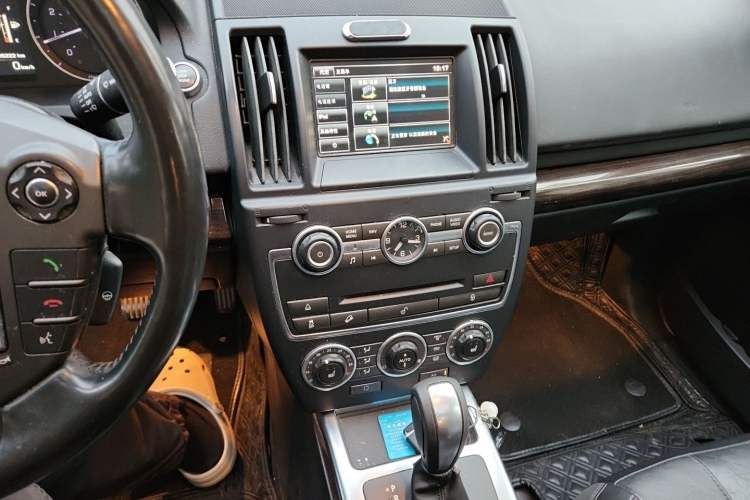 Used Land Rover Freelander 2 2015 2.0T Si4 XS Collection Edition Audio And AC Panel