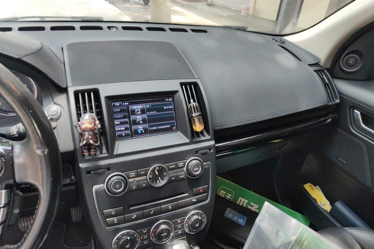 Used Land Rover Freelander 2 2015 2.0T Si4 HSE Luxury Collector's Edition Audio And AC Panel