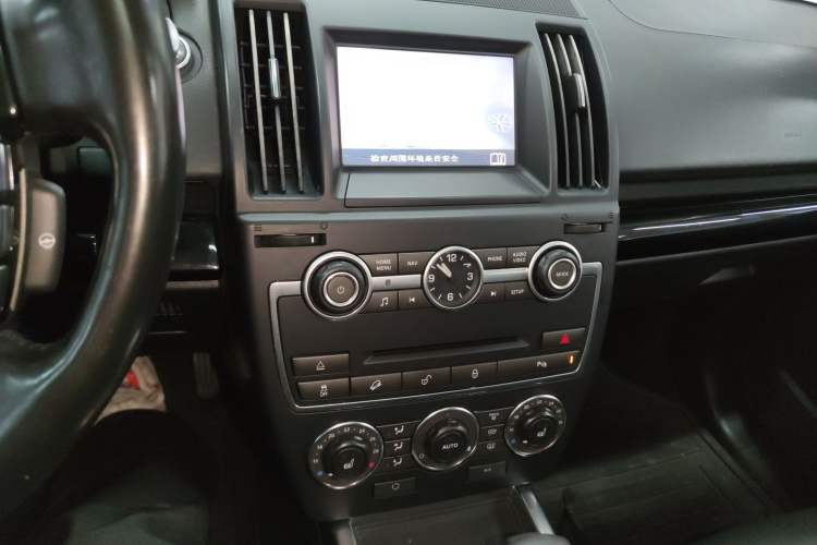 Used Land Rover Freelander 2 2015 2.0T Si4 HSE Luxury Collector's Edition Audio And AC Panel