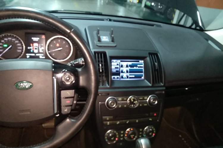 Used Land Rover Freelander 2 2015 2.0T Si4 HSE Luxury Collector's Edition Audio And AC Panel