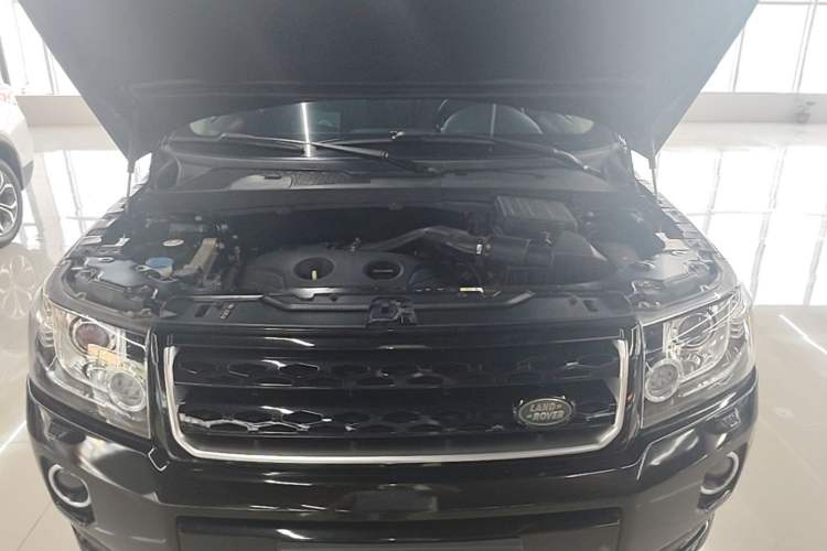 Used Land Rover Freelander 2 2015 2.0T Si4 HSE Luxury Collector's Edition Engine Bay
