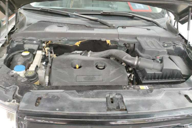 Used Land Rover Freelander 2 2015 2.0T Si4 HSE Luxury Collector's Edition Engine Bay